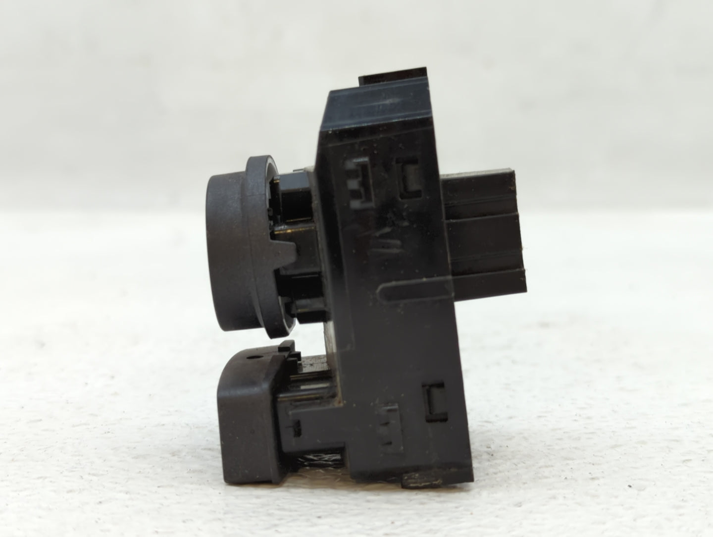 2014-2019 Gmc Sierra 1500 Master Power Window Switch Replacement Driver Side Left P/N:23154700 Fits OEM Used Auto Parts - Oe
