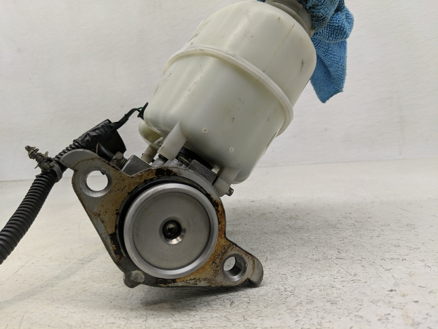 Gmc Sierra 2500 Brake Master Cylinder 1300381 - Oemusedautoparts1.com