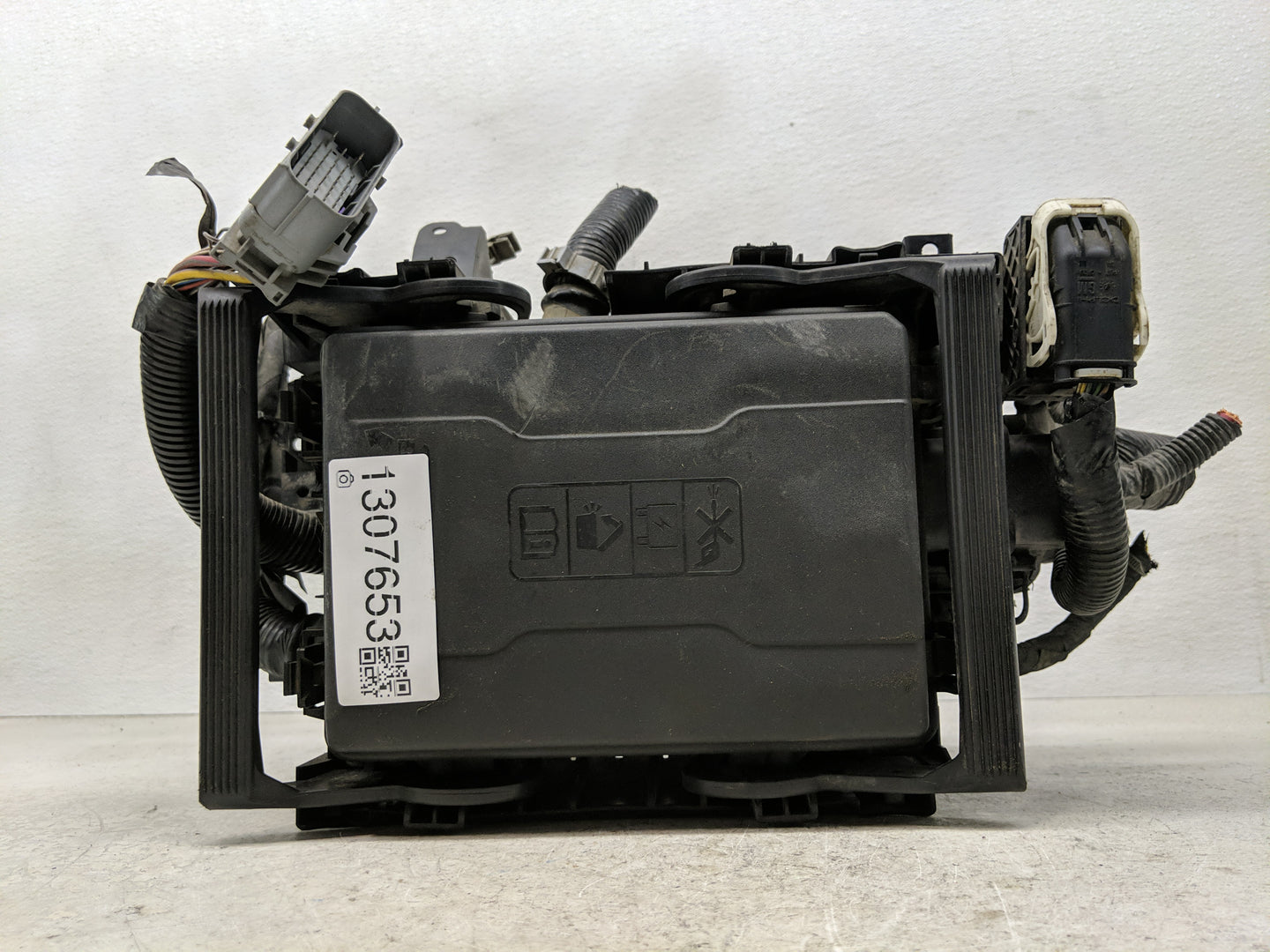 2017-2019 Gmc Sierra 2500 Fusebox Fuse Box Panel Relay Module Fits Fits 2017 2018 2019 OEM Used Auto Parts - Oemusedautopart
