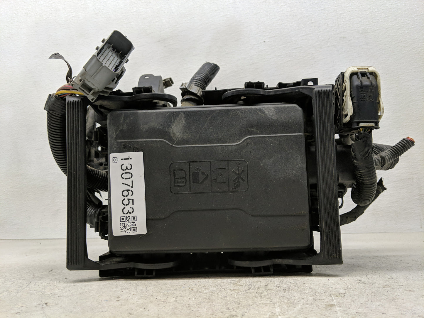 2017-2019 Gmc Sierra 2500 Fusebox Fuse Box Panel Relay Module Fits Fits 2017 2018 2019 OEM Used Auto Parts - Oemusedautopart