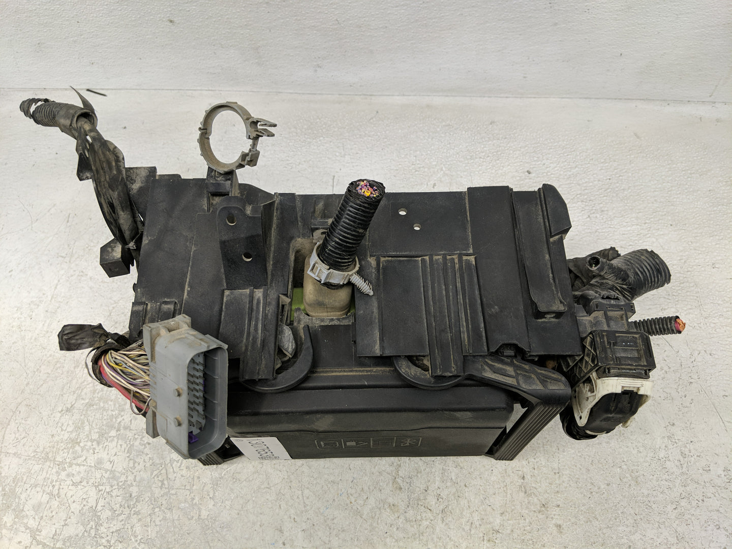 2017-2019 Gmc Sierra 2500 Fusebox Fuse Box Panel Relay Module Fits Fits 2017 2018 2019 OEM Used Auto Parts - Oemusedautopart
