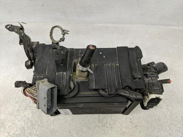 2017-2019 Gmc Sierra 2500 Fusebox Fuse Box Panel Relay Module Fits Fits 2017 2018 2019 OEM Used Auto Parts