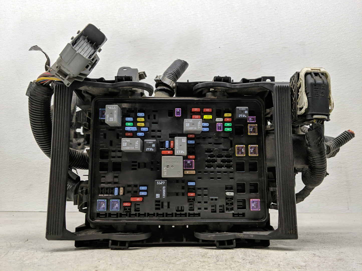 2017-2019 Gmc Sierra 2500 Fusebox Fuse Box Panel Relay Module Fits Fits 2017 2018 2019 OEM Used Auto Parts - Oemusedautopart