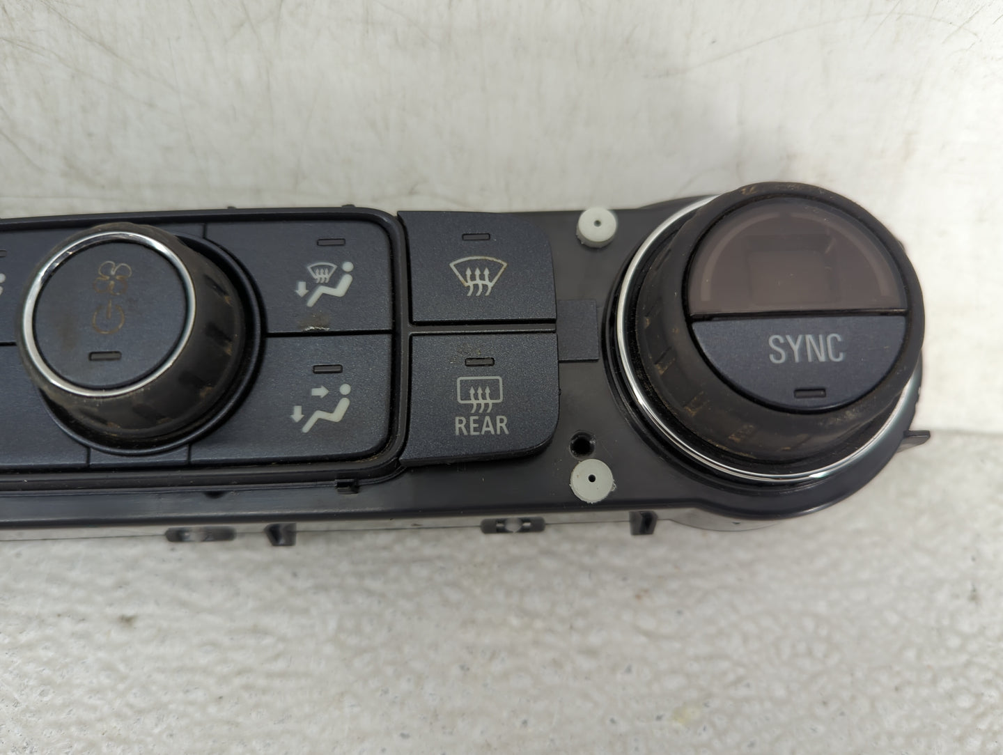 2017-2018 Gmc Sierra 2500 Climate Control Module Temperature AC/Heater Replacement P/N:84258726 815372982 Fits OEM Used Auto