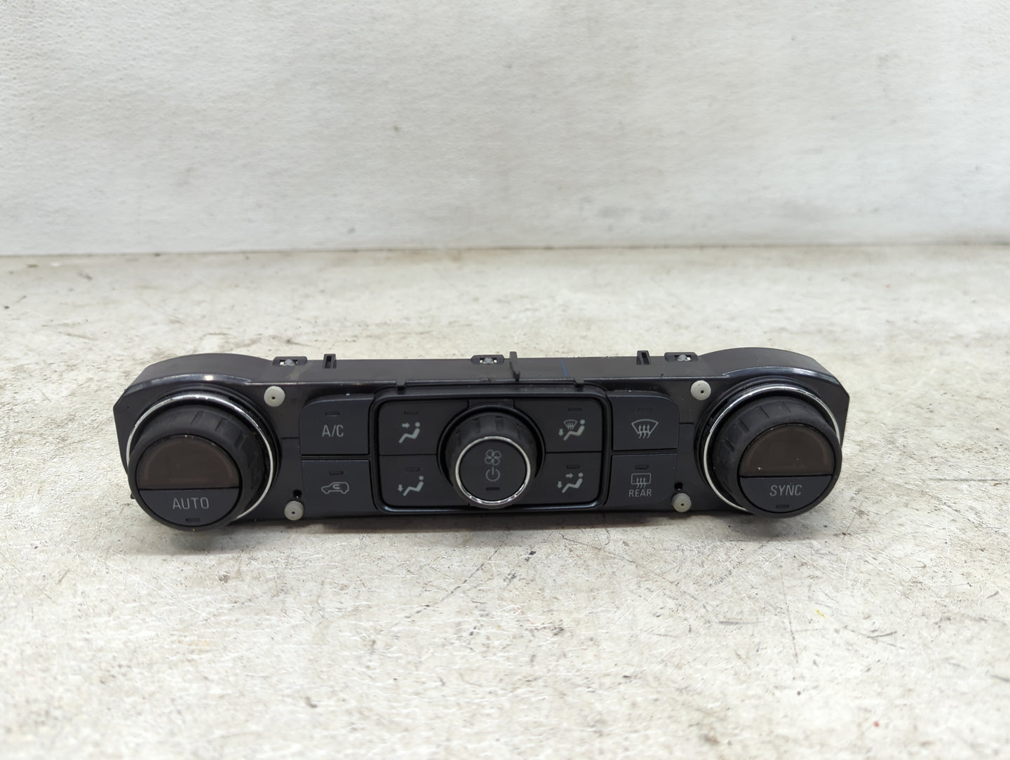 2018 Gmc Sierra 2500 Climate Control Module Temperature AC/Heater Replacement P/N:84258726 Fits OEM Used Auto Parts - Oemuse