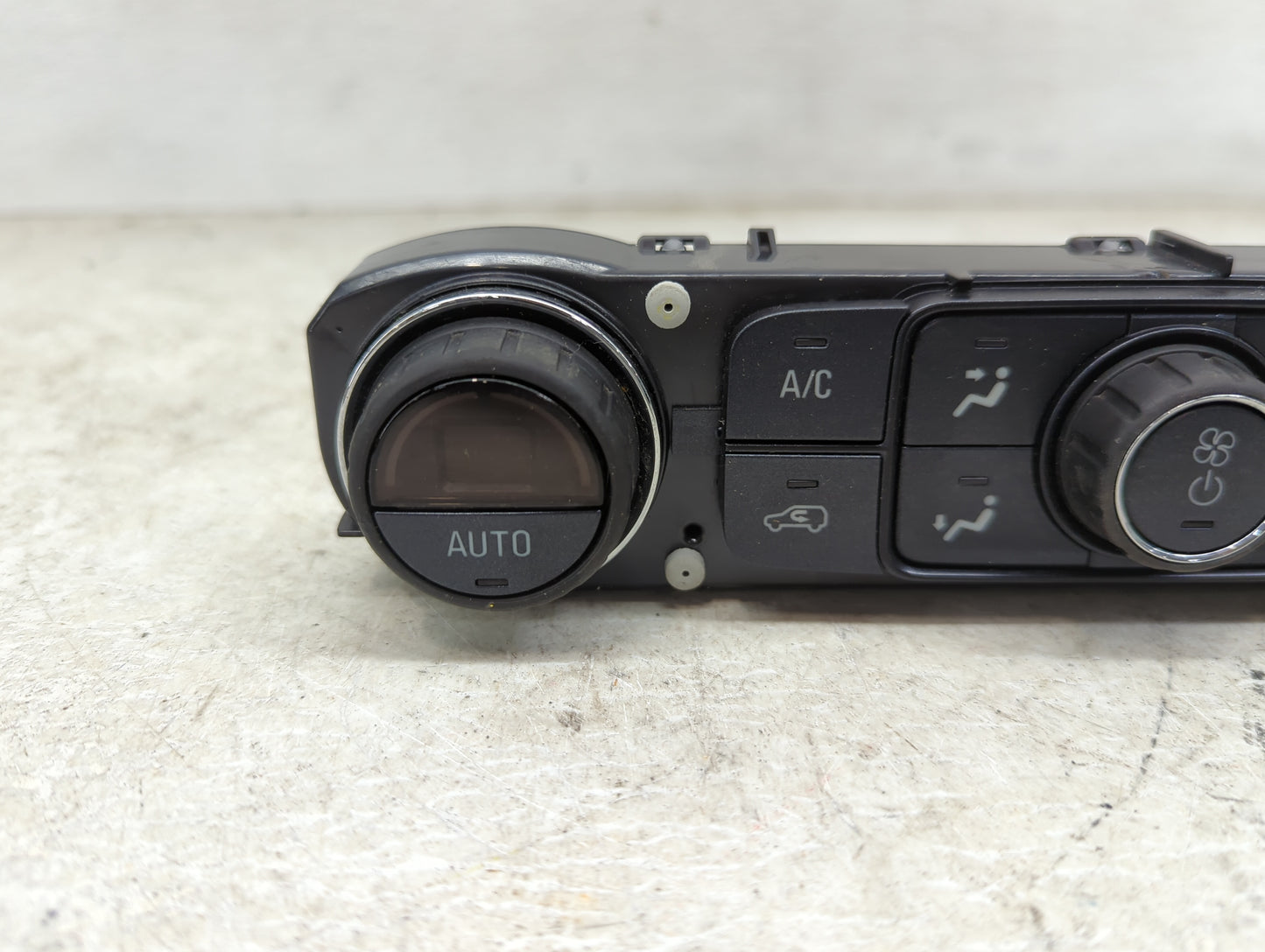 2018 Gmc Sierra 2500 Climate Control Module Temperature AC/Heater Replacement P/N:84258726 Fits OEM Used Auto Parts - Oemuse