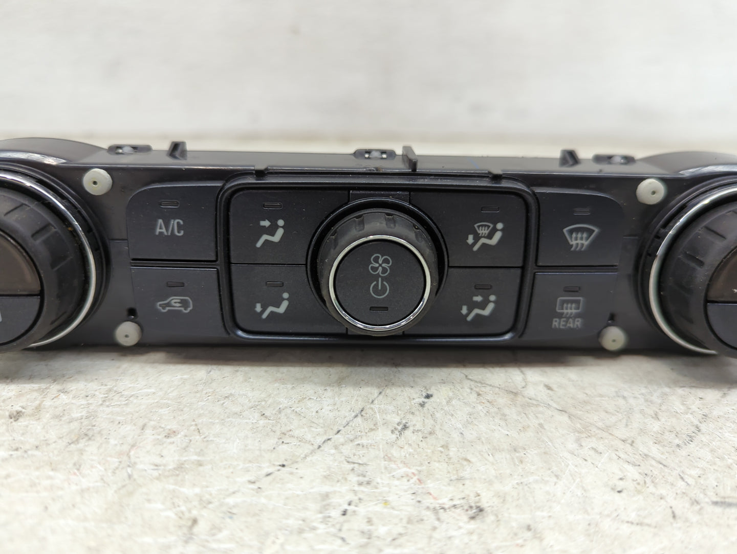 2018 Gmc Sierra 2500 Climate Control Module Temperature AC/Heater Replacement P/N:84258726 Fits OEM Used Auto Parts - Oemuse
