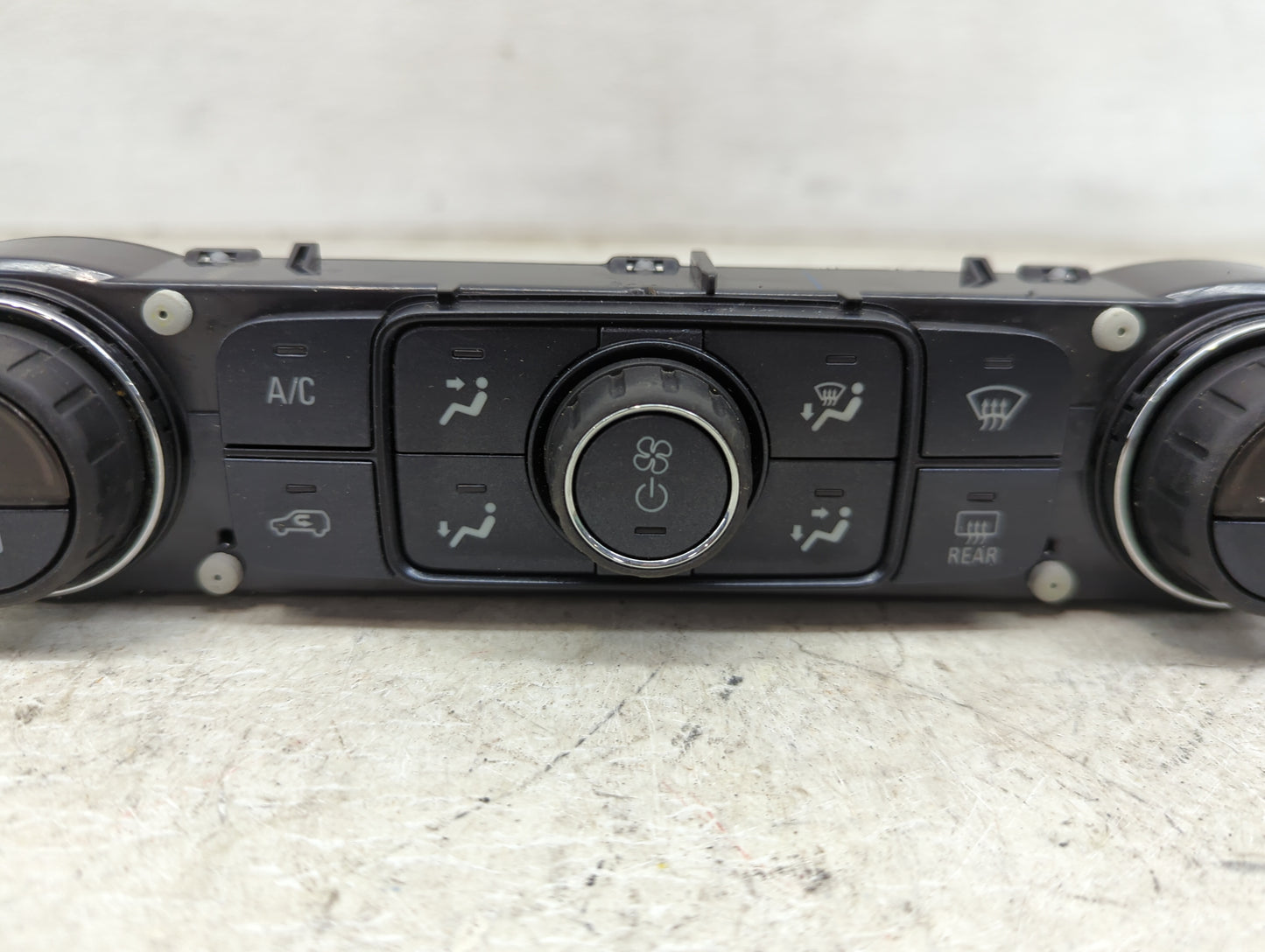 2018 Gmc Sierra 2500 Climate Control Module Temperature AC/Heater Replacement P/N:84258726 Fits OEM Used Auto Parts - Oemuse
