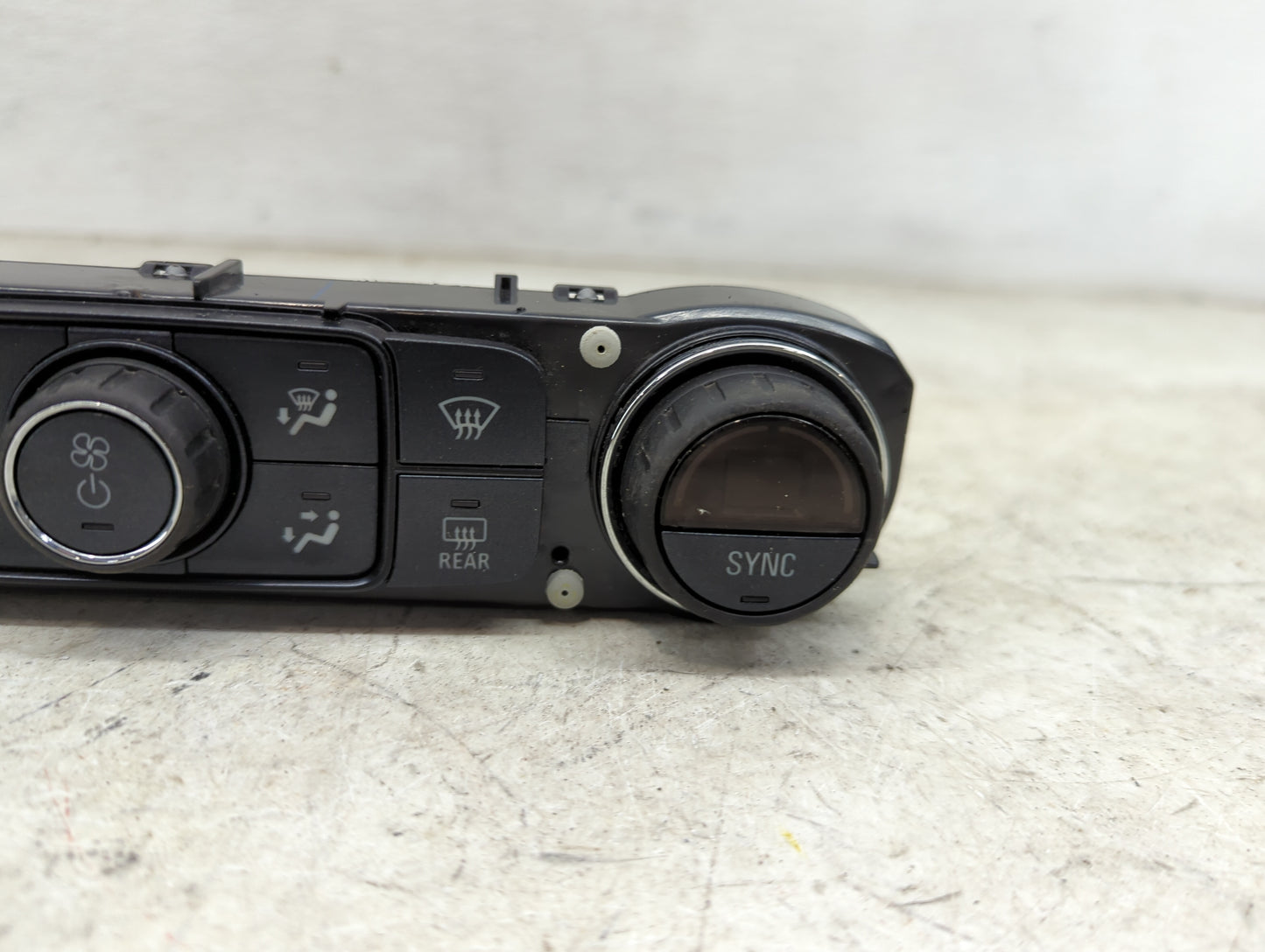 2018 Gmc Sierra 2500 Climate Control Module Temperature AC/Heater Replacement P/N:84258726 Fits OEM Used Auto Parts - Oemuse