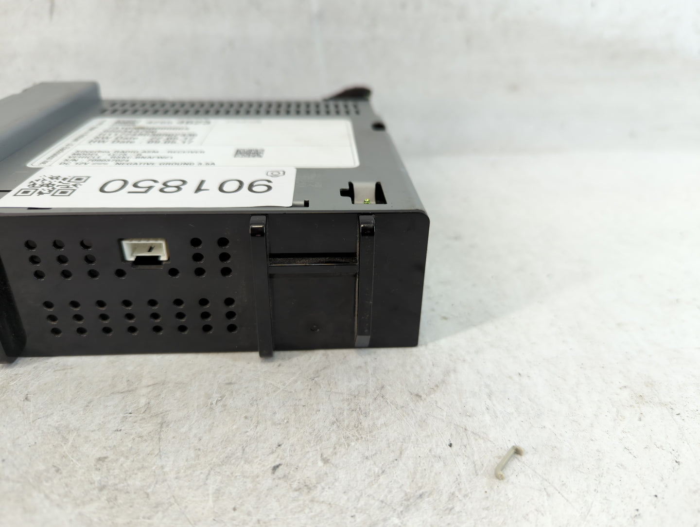 2018-2019 Gmc Sierra 2500 Radio AM FM Cd Player Receiver Replacement P/N:42554623 Fits Fits 2018 2019 OEM Used Auto Parts - 