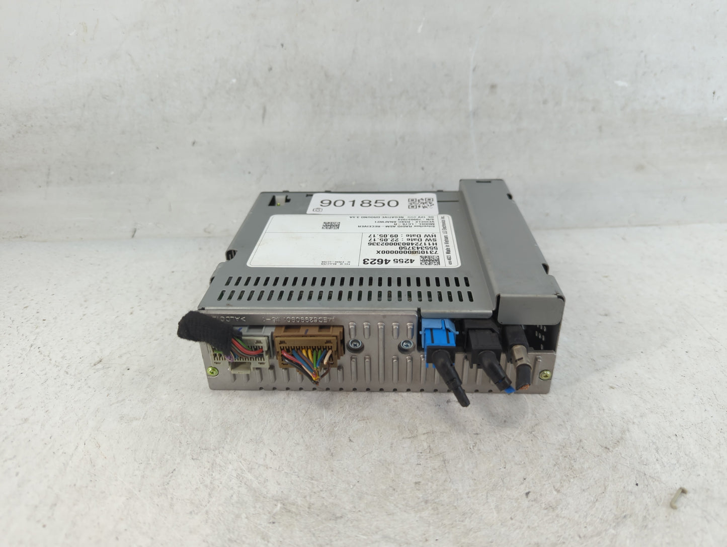 2018-2019 Gmc Sierra 2500 Radio AM FM Cd Player Receiver Replacement P/N:42554623 Fits Fits 2018 2019 OEM Used Auto Parts - 
