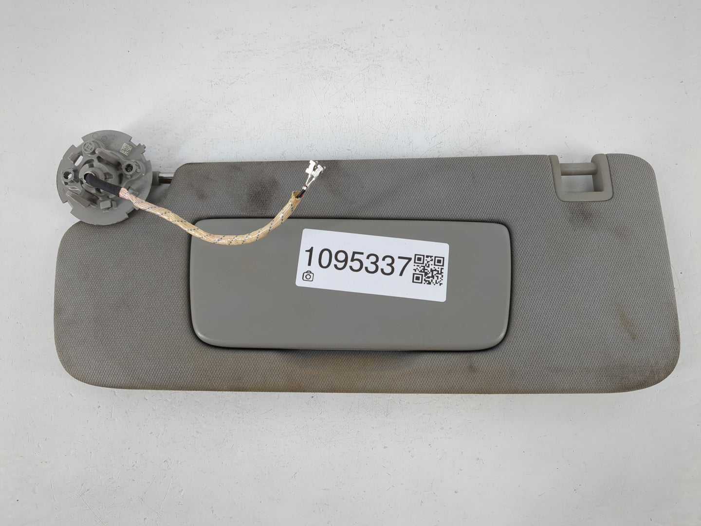 2018 Gmc Terrain Sun Visor Shade Replacement Driver Left Mirror Fits OEM Used Auto Parts - Oemusedautoparts1.com
