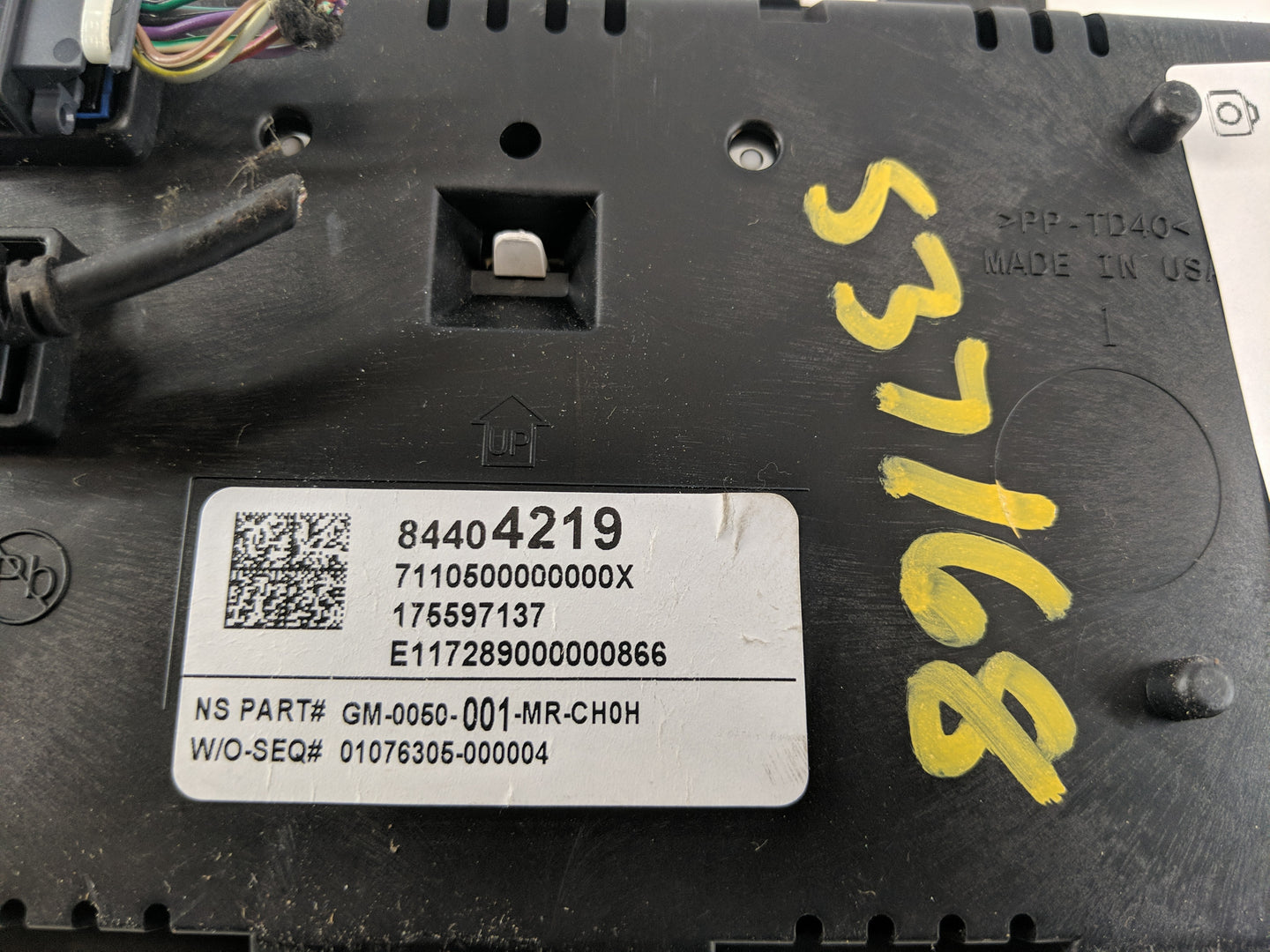 2018-2019 Gmc Terrain Instrument Cluster Speedometer Gauges P/N:84404219 Fits Fits 2018 2019 OEM Used Auto Parts - Oemusedau