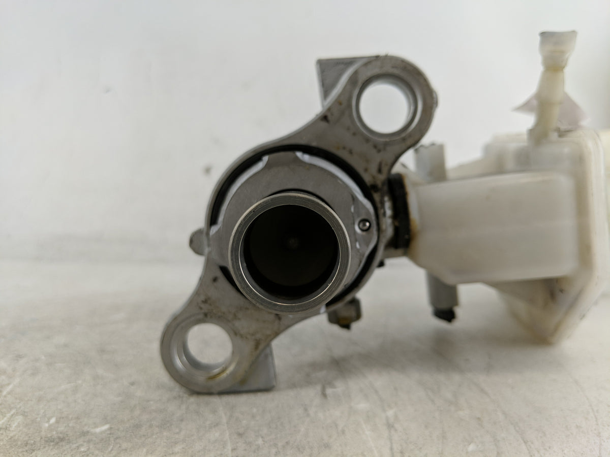 Gmc Terrain Brake Master Cylinder 1214110 - Oemusedautoparts1.com