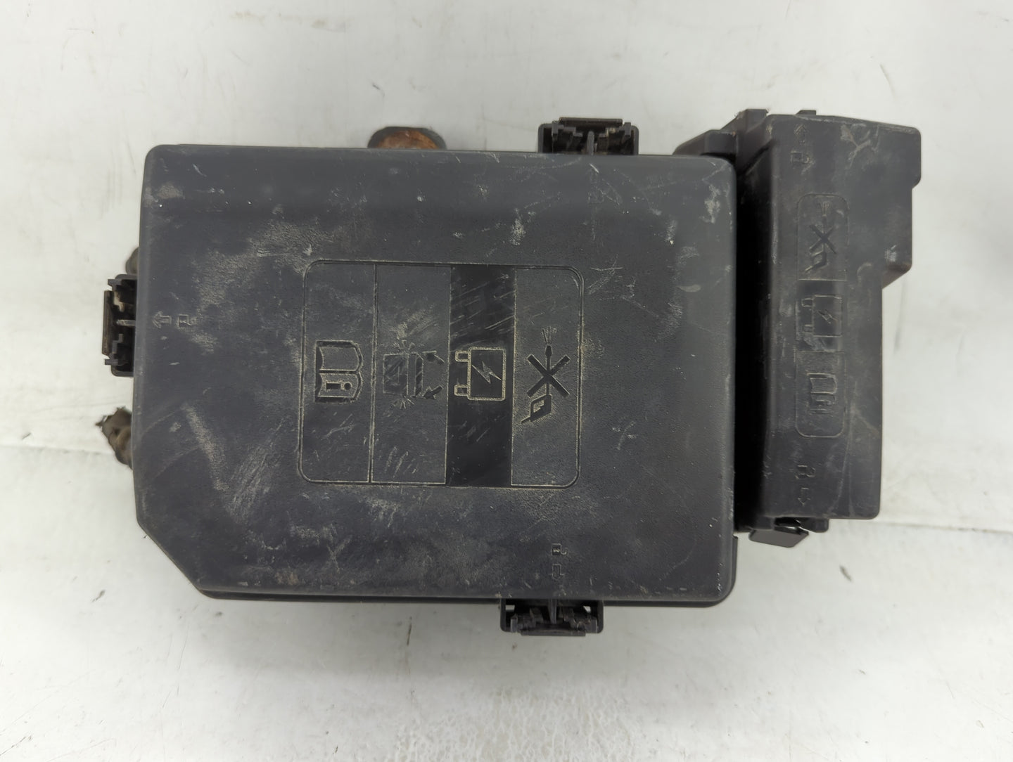 2018-2021 Gmc Terrain Fusebox Fuse Box Panel Relay Module P/N:84300718 Fits Fits 2018 2019 2020 2021 2022 OEM Used Auto Part