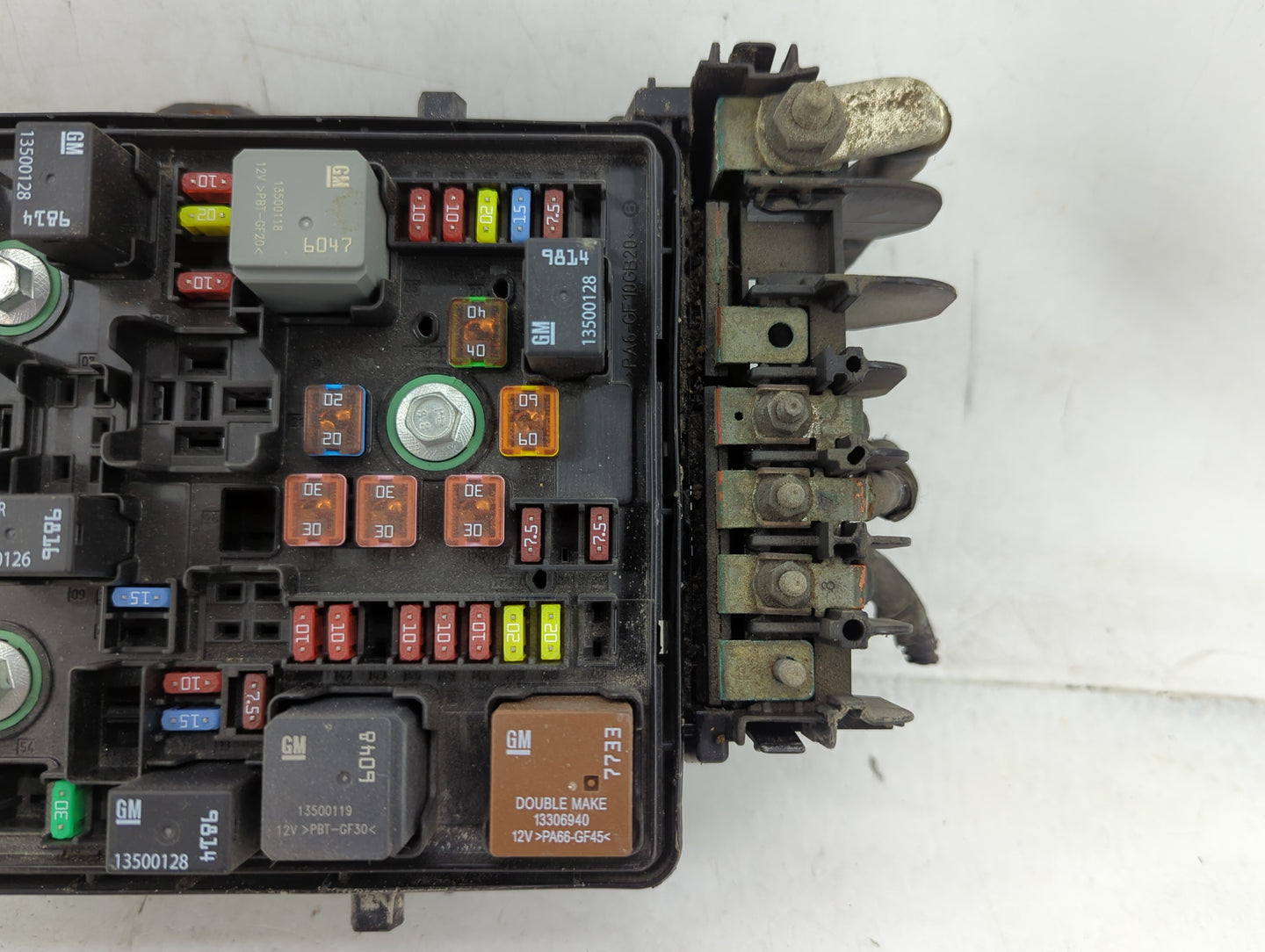 2018-2021 Gmc Terrain Fusebox Fuse Box Panel Relay Module P/N:84300718 Fits Fits 2018 2019 2020 2021 2022 OEM Used Auto Part
