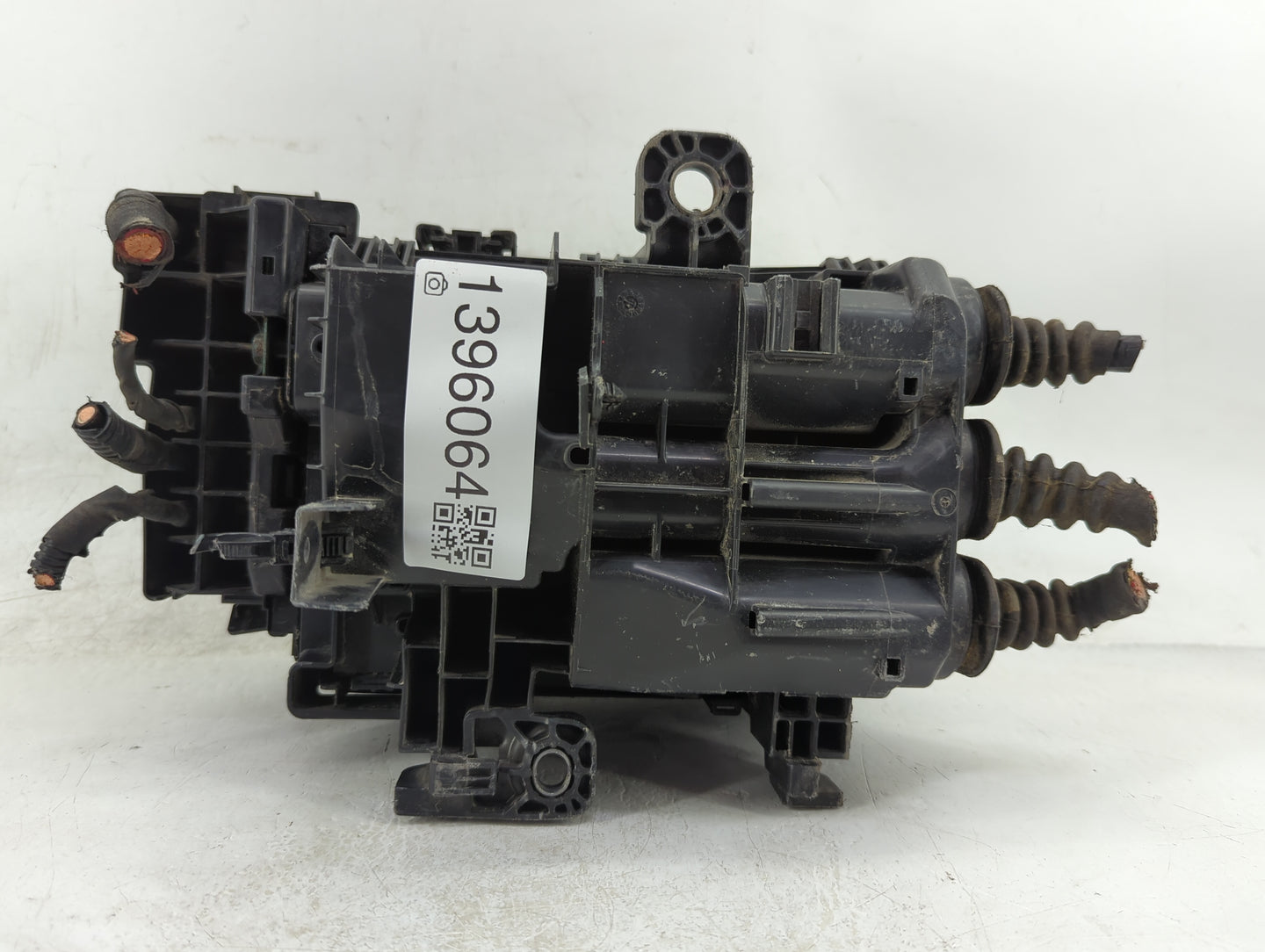 2018-2021 Gmc Terrain Fusebox Fuse Box Panel Relay Module P/N:84300718 Fits Fits 2018 2019 2020 2021 2022 OEM Used Auto Part
