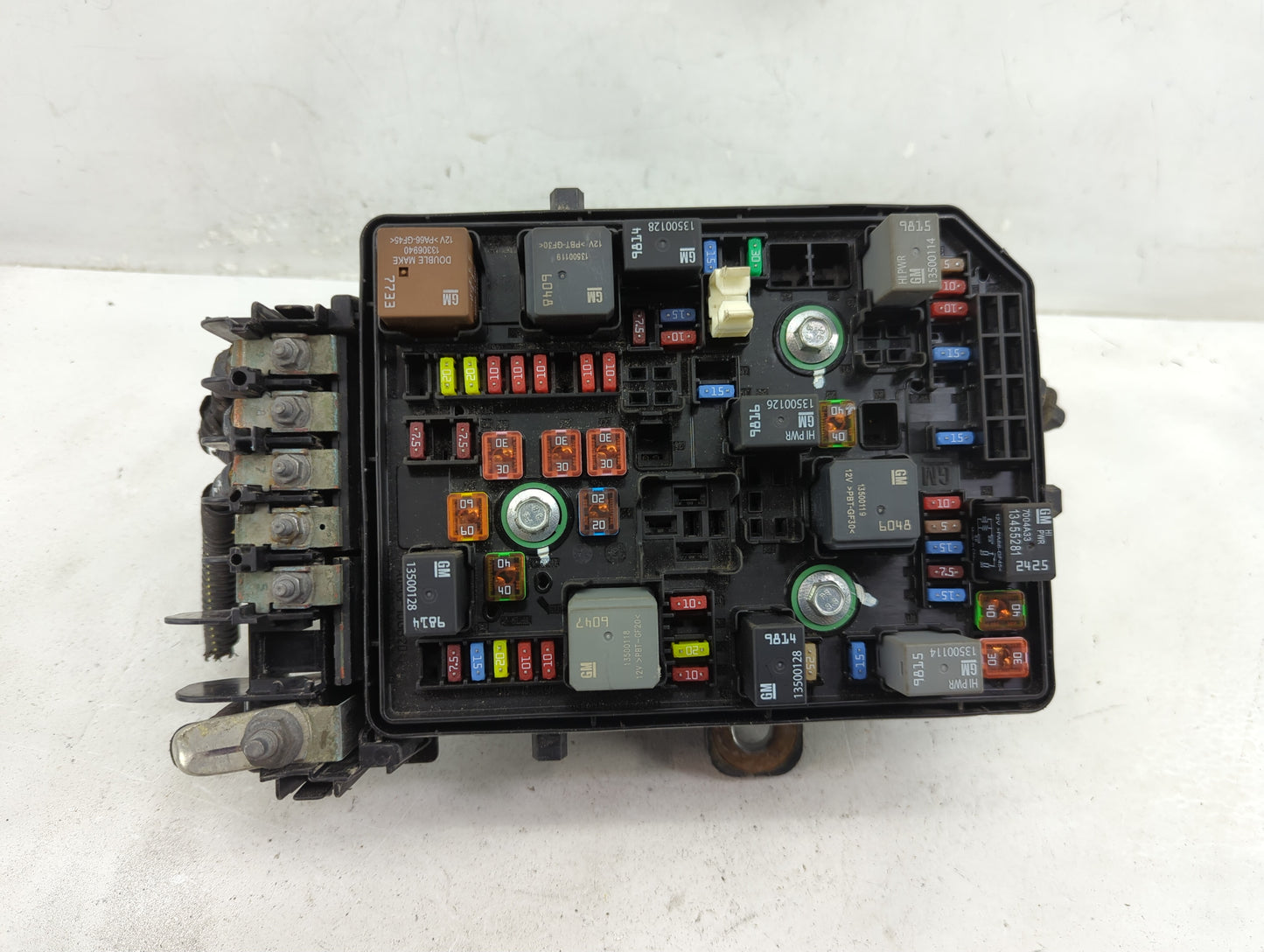 2018-2019 Gmc Terrain Fusebox Fuse Box Panel Relay Module P/N:84300718 Fits Fits 2018 2019 OEM Used Auto Parts - Oemusedauto