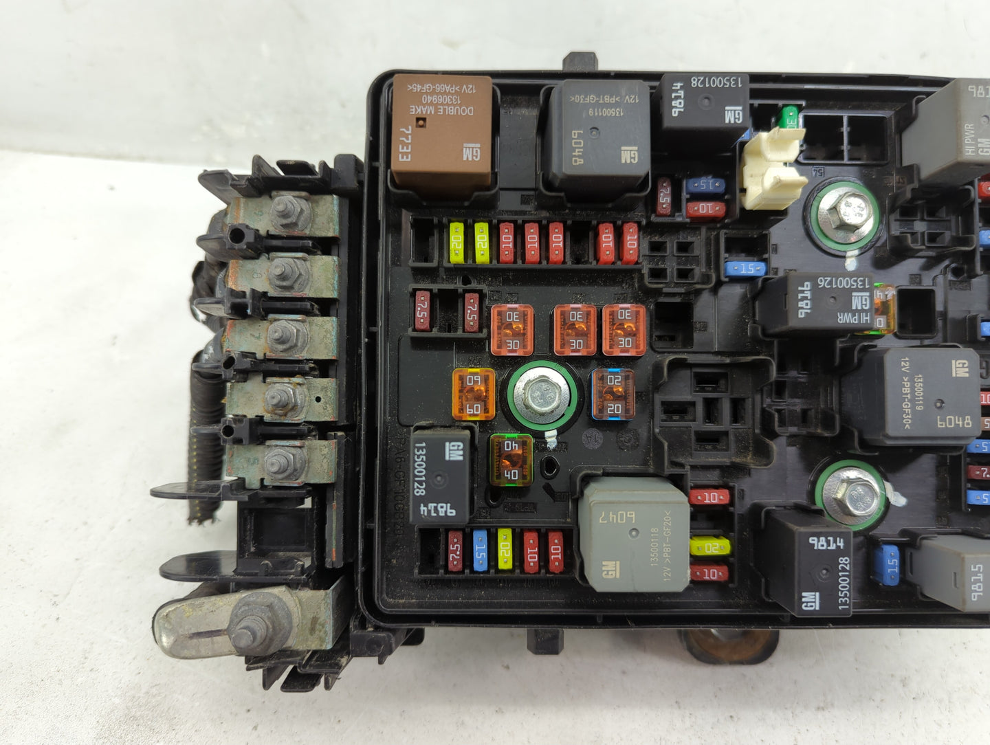2018-2019 Gmc Terrain Fusebox Fuse Box Panel Relay Module P/N:84300718 Fits Fits 2018 2019 OEM Used Auto Parts - Oemusedauto