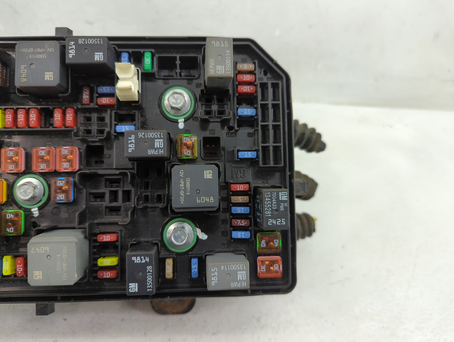 2018-2019 Gmc Terrain Fusebox Fuse Box Panel Relay Module P/N:84300718 Fits Fits 2018 2019 OEM Used Auto Parts - Oemusedauto