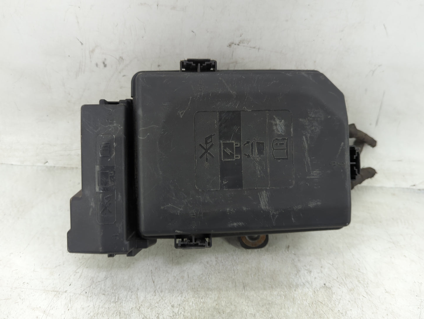 2018-2019 Gmc Terrain Fusebox Fuse Box Panel Relay Module P/N:84300718 Fits Fits 2018 2019 OEM Used Auto Parts - Oemusedauto