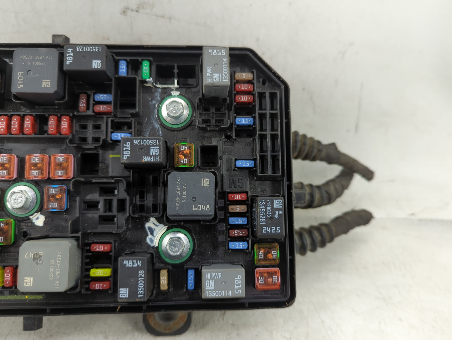 2018-2019 Gmc Terrain Fusebox Fuse Box Panel Relay Module P/N:84300718 Fits Fits 2018 2019 OEM Used Auto Parts - Oemusedauto