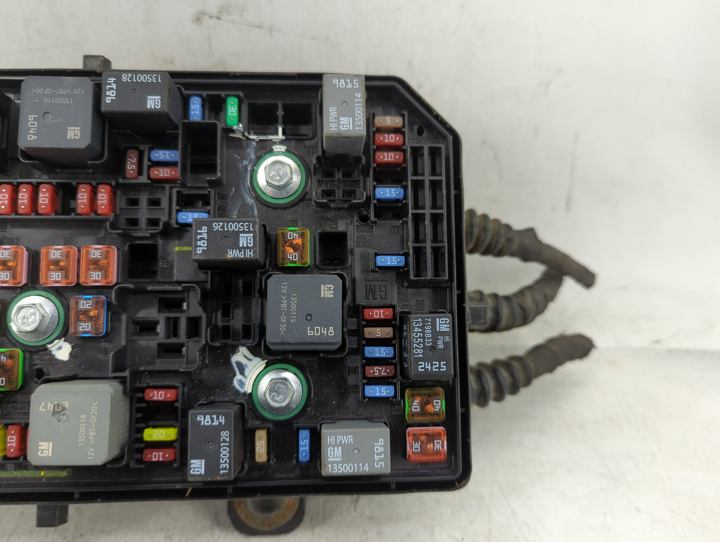 2018-2019 Gmc Terrain Fusebox Fuse Box Panel Relay Module P/N:84300718 Fits Fits 2018 2019 OEM Used Auto Parts - Oemusedauto