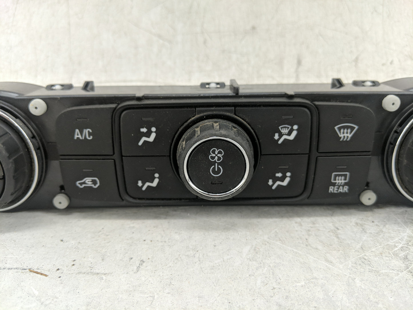 2018 Gmc Terrain Climate Control Module Temperature AC/Heater Replacement P/N:13427748 815372982 Fits OEM Used Auto Parts - 