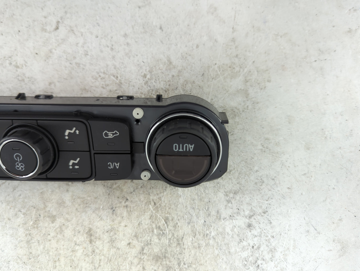 2018 Gmc Terrain Climate Control Module Temperature AC/Heater Replacement P/N:84246526 815372982 Fits OEM Used Auto Parts - 