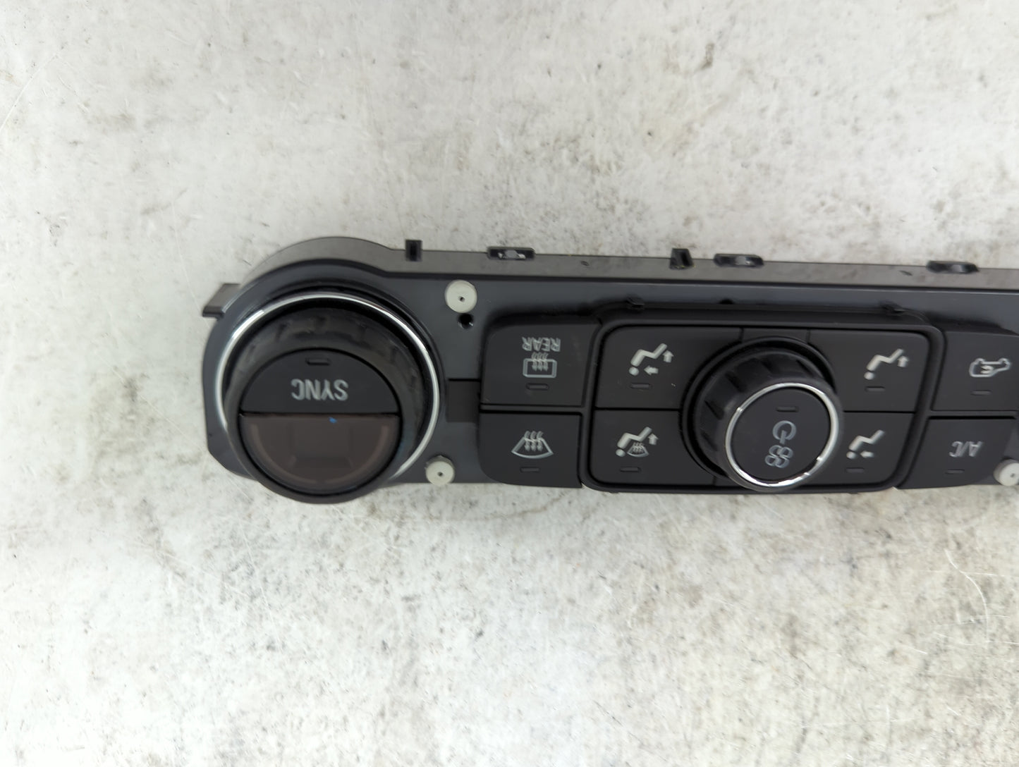 2018 Gmc Terrain Climate Control Module Temperature AC/Heater Replacement P/N:84246526 815372982 Fits OEM Used Auto Parts - 