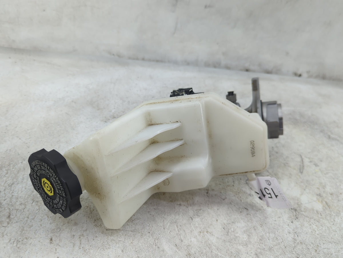 2011-2017 Gmc Terrain Brake Master Cylinder 1515748 - Oemusedautoparts1.com