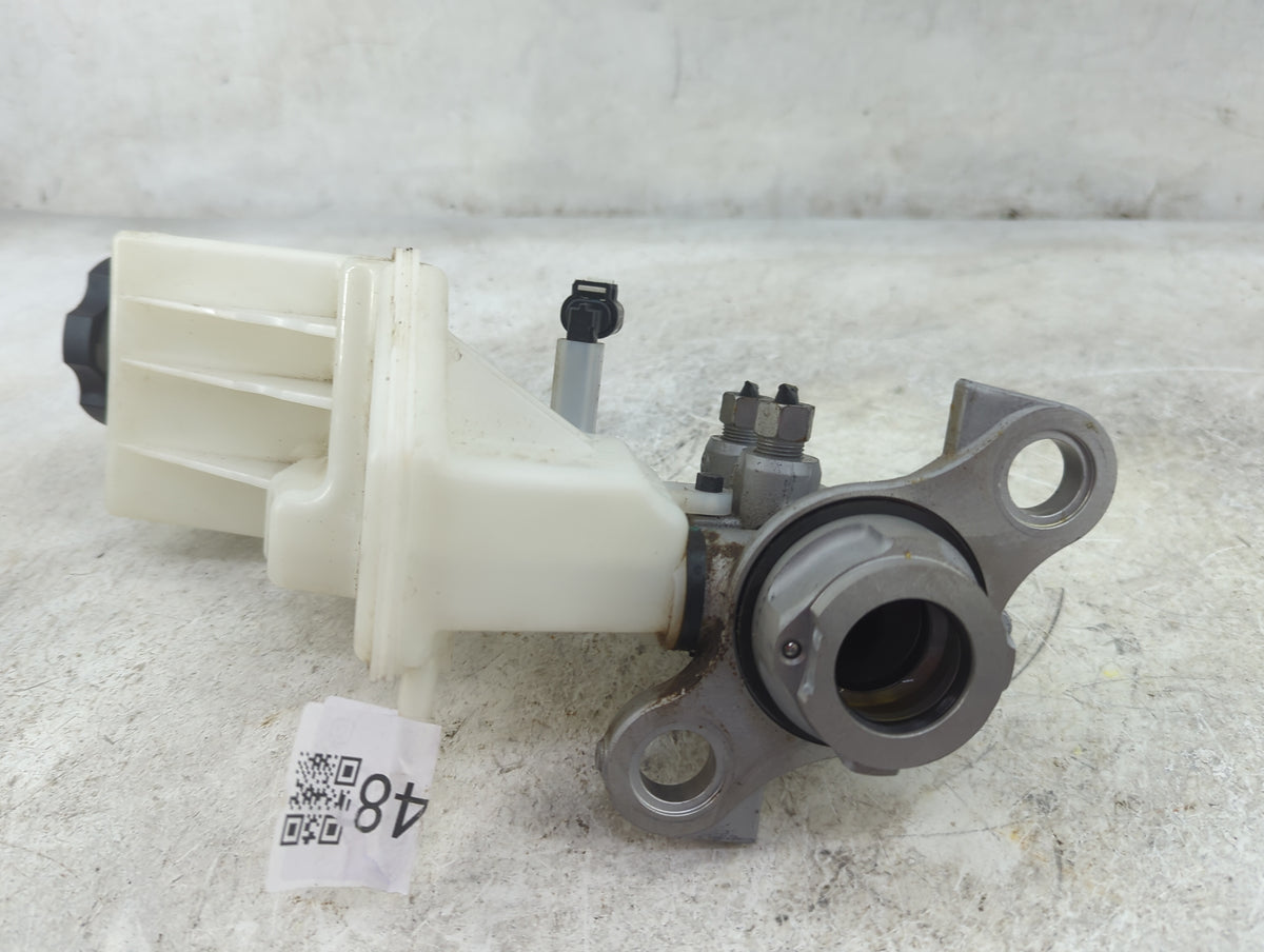 2011-2017 Gmc Terrain Brake Master Cylinder 1515748 - Oemusedautoparts1.com