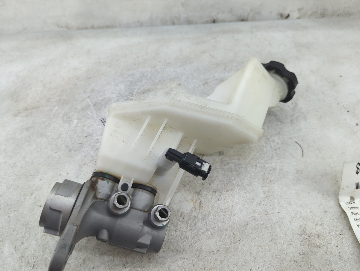 2011-2017 Gmc Terrain Brake Master Cylinder 1515748 - Oemusedautoparts1.com