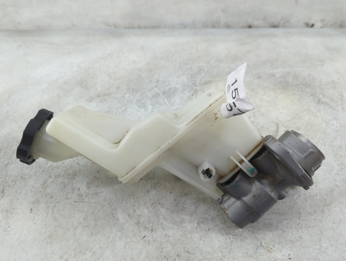 2011-2017 Gmc Terrain Brake Master Cylinder 1515748 - Oemusedautoparts1.com