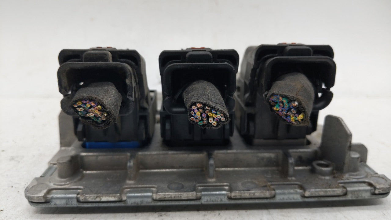 2018 Gmc Terrain PCM Engine Control Computer ECU ECM PCU OEM P/N:12680876 12677677, 12692812, 12697837 Fits Fits 2017 2019 O