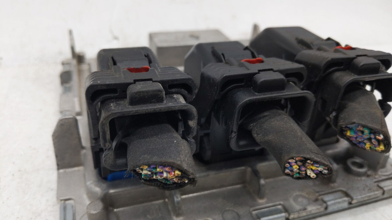 2018 Gmc Terrain PCM Engine Control Computer ECU ECM PCU OEM P/N:12680876 12677677, 12692812, 12697837 Fits Fits 2017 2019 O