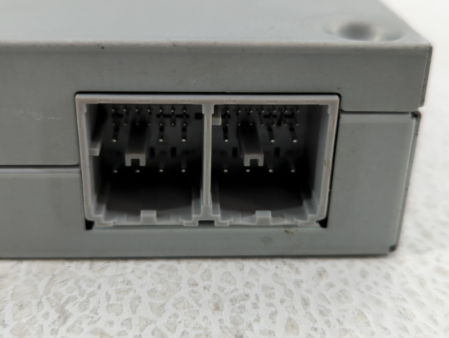 2018-2019 Gmc Terrain Chassis Control Module Ccm Bcm Body Control - Oemusedautoparts1.com