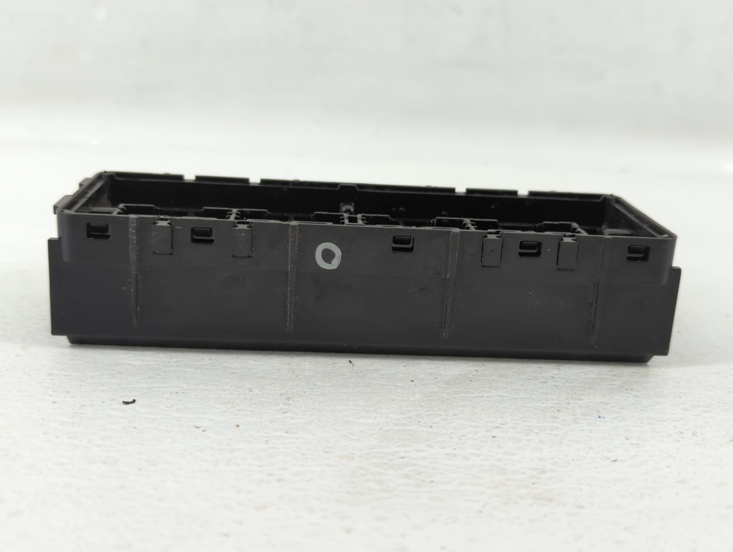 2018-2019 Gmc Terrain Chassis Control Module Ccm Bcm Body Control - Oemusedautoparts1.com