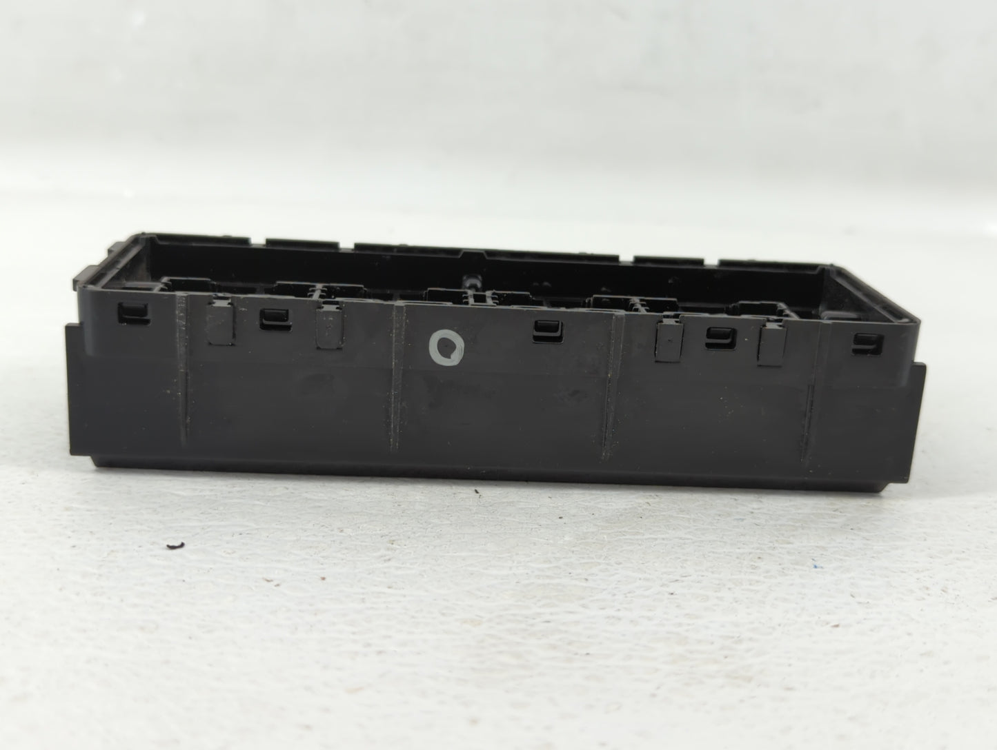 2018-2019 Gmc Terrain Chassis Control Module Ccm Bcm Body Control - Oemusedautoparts1.com
