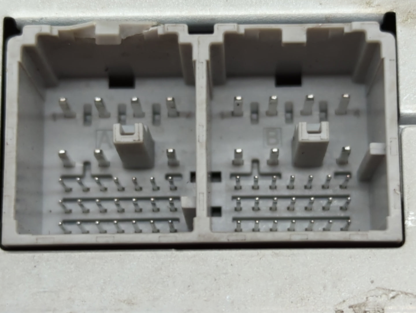 2018-2019 Gmc Terrain Chassis Control Module Ccm Bcm Body Control - Oemusedautoparts1.com