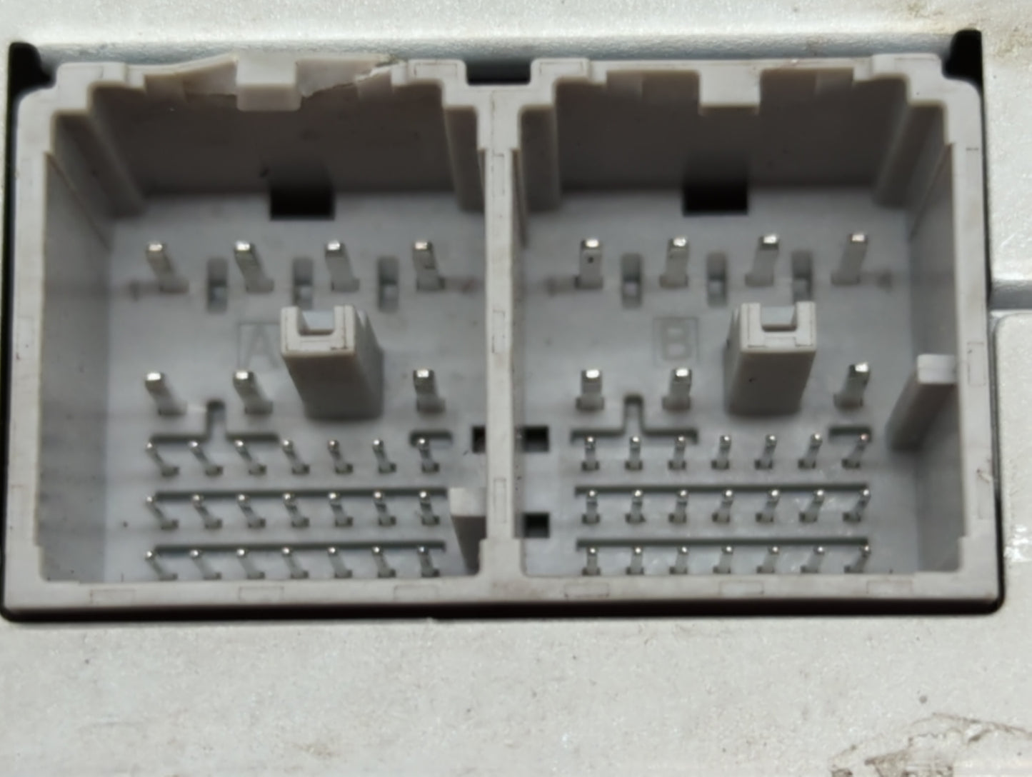 2018-2019 Gmc Terrain Chassis Control Module Ccm Bcm Body Control - Oemusedautoparts1.com