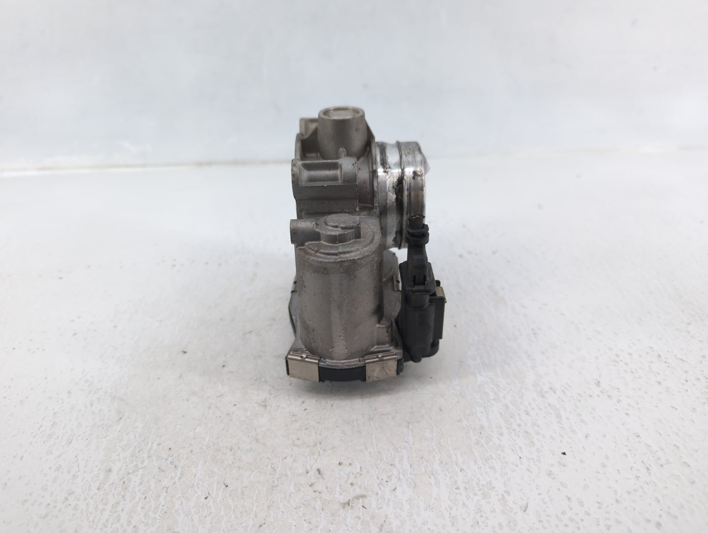 2018-2022 Gmc Terrain Throttle Body P/N:12671379AA Fits Fits 2016 2017 2018 2019 2020 2021 2022 OEM Used Auto Parts - Oemuse