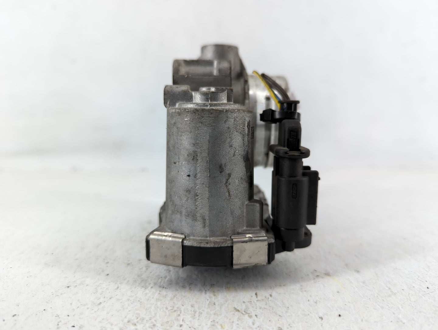 2018-2022 Gmc Terrain Throttle Body P/N:12671379AA Fits Fits 2016 2017 2018 2019 2020 2021 2022 OEM Used Auto Parts - Oemuse