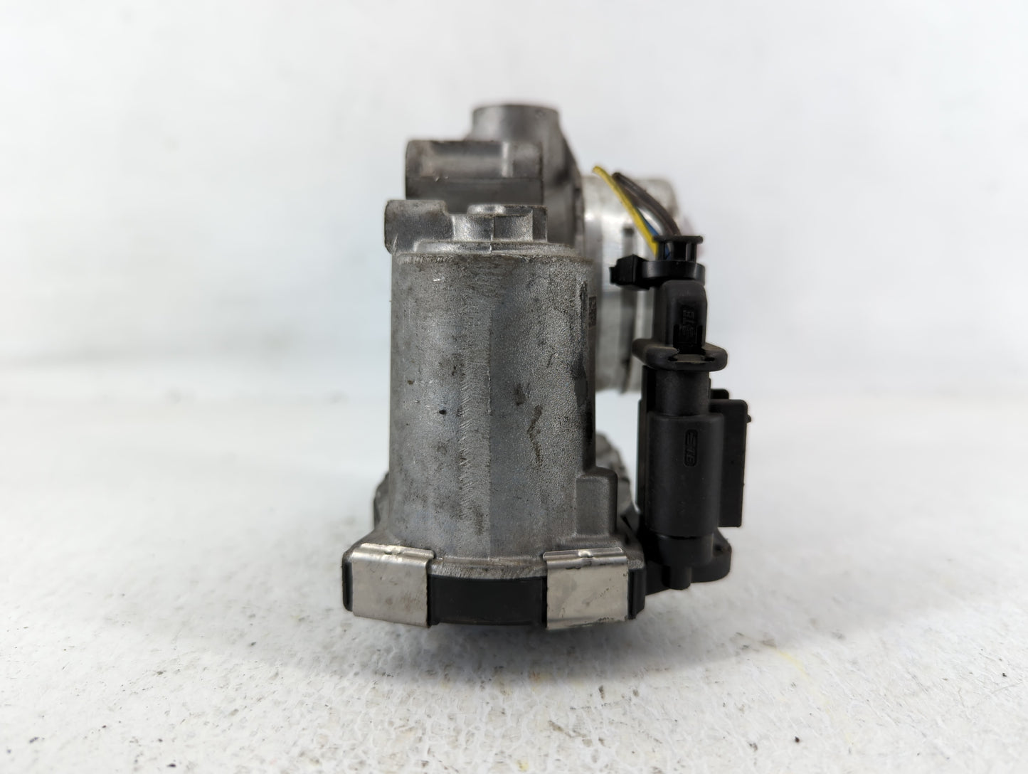 2018-2022 Gmc Terrain Throttle Body P/N:12671379AA Fits Fits 2016 2017 2018 2019 2020 2021 2022 OEM Used Auto Parts - Oemuse