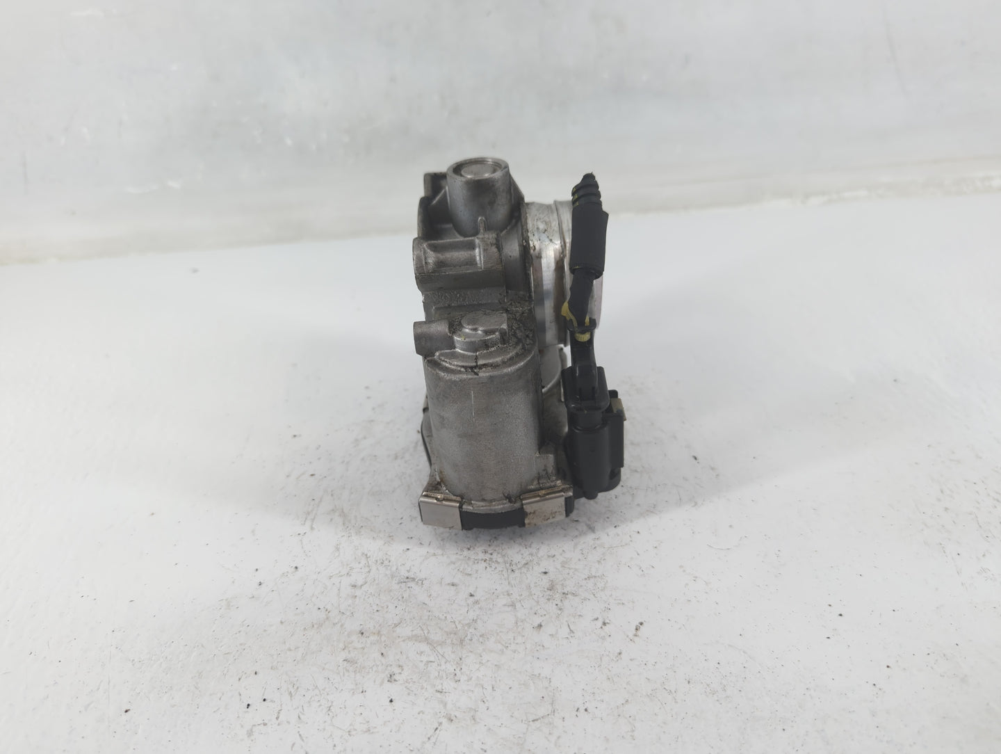 2018-2022 Gmc Terrain Throttle Body P/N:12671379AA Fits Fits 2016 2017 2018 2019 2020 2021 2022 OEM Used Auto Parts - Oemuse