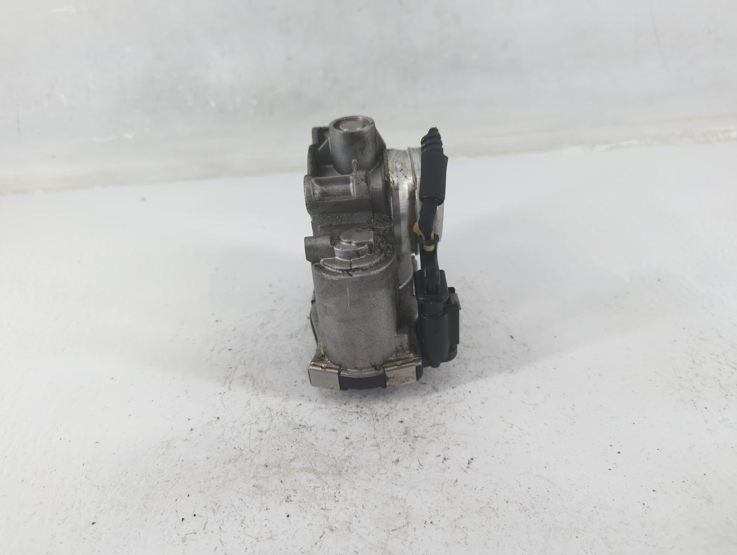 2018-2022 Gmc Terrain Throttle Body P/N:12671379AA Fits Fits 2016 2017 2018 2019 2020 2021 2022 OEM Used Auto Parts - Oemuse