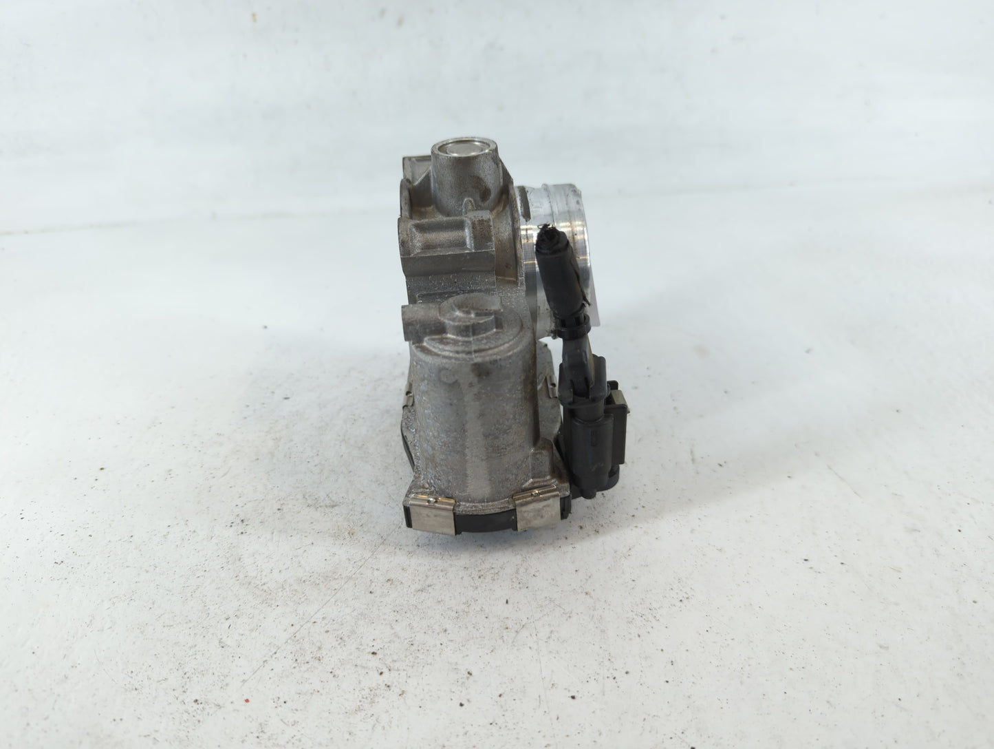 2018-2022 Gmc Terrain Throttle Body P/N:12671379AA Fits Fits 2016 2017 2018 2019 2020 2021 2022 OEM Used Auto Parts - Oemuse