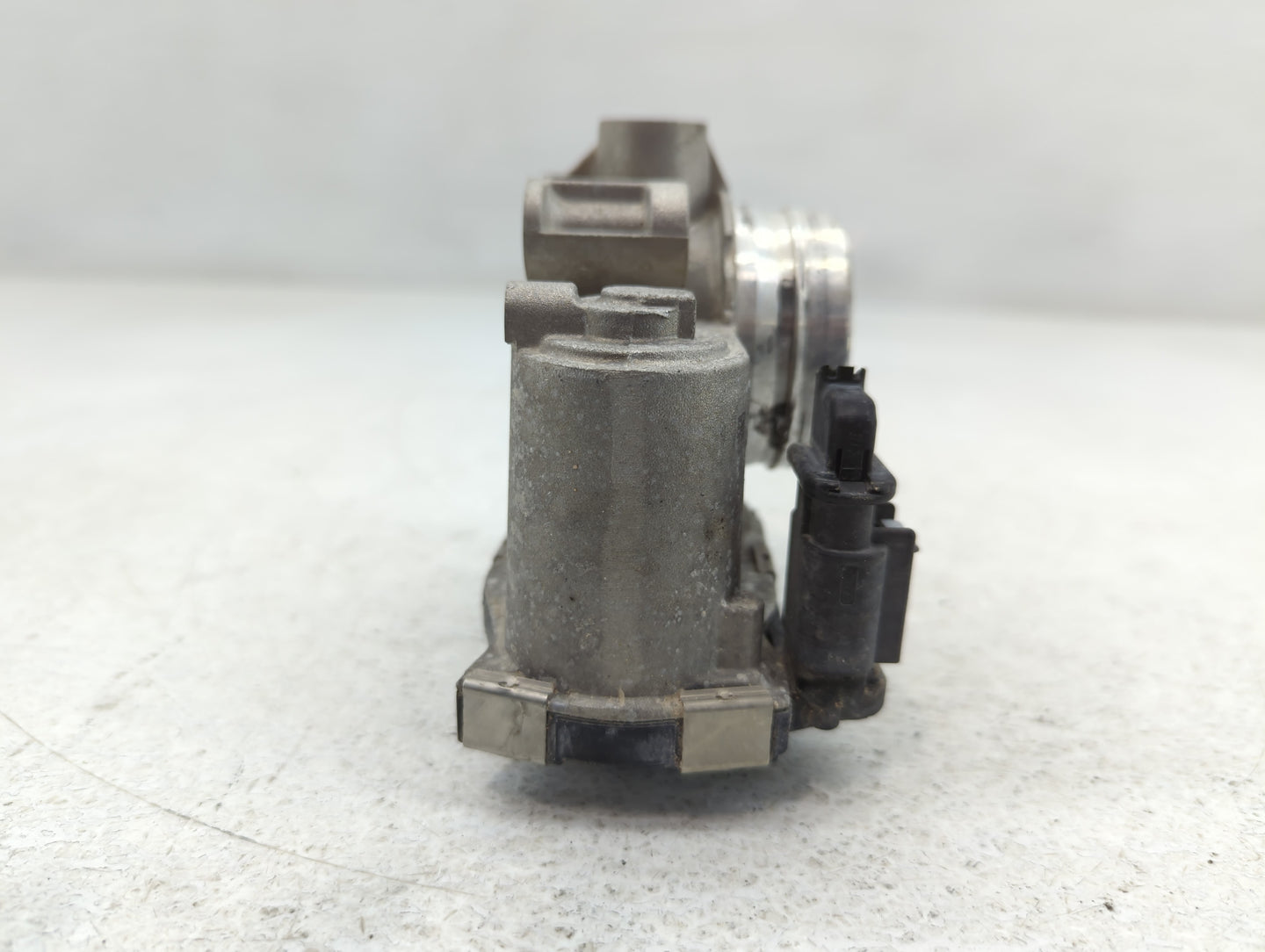2018-2022 Gmc Terrain Throttle Body P/N:12671379AA Fits Fits 2016 2017 2018 2019 2020 2021 2022 OEM Used Auto Parts - Oemuse