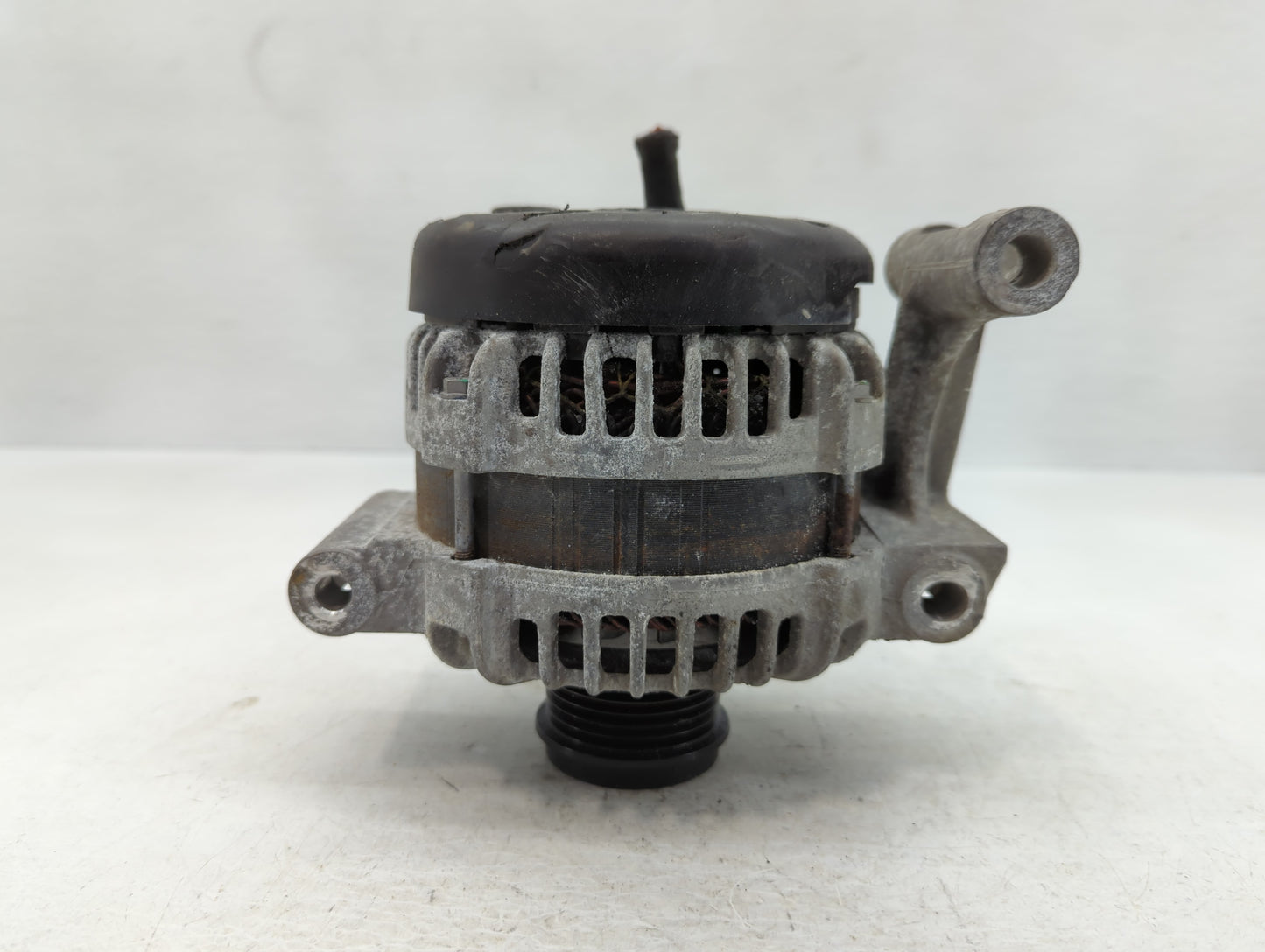 2018-2022 Gmc Terrain Alternator Replacement Generator Charging Assembly Engine OEM P/N:13517759 0 126 312 142 Fits OEM Used