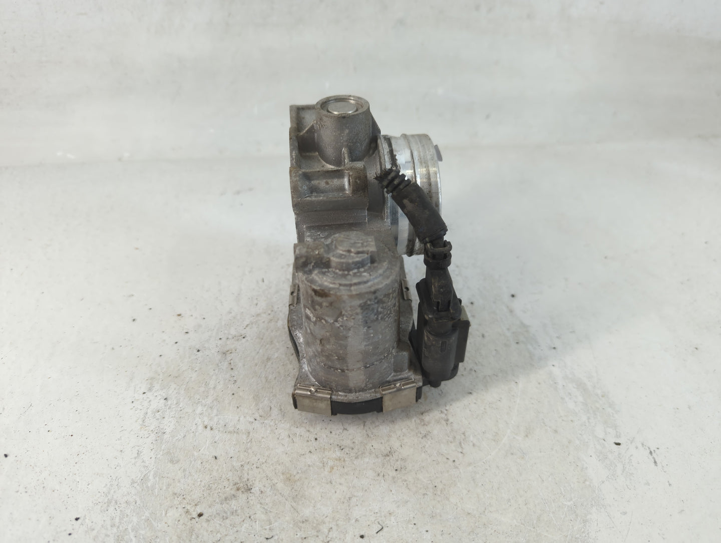 2018-2022 Gmc Terrain Throttle Body P/N:12671379AA Fits Fits 2016 2017 2018 2019 2020 2021 2022 OEM Used Auto Parts - Oemuse